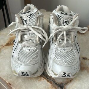Balenciaga Runners
AIthentic
Worn a few times